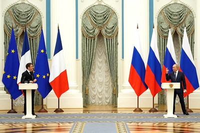 Emmanuel Macron en visite à Moscou ; le Sénégal remporte la CAN : le résumé de la semaine