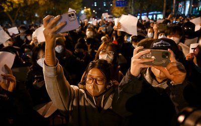 Vague de manifestations en Chine et Emmanuel Macron aux États-Unis : le résumé de la semaine