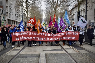 1,12 million de personnes dans la rue en France et le Pérou à feu et à sang : résumé de la semaine