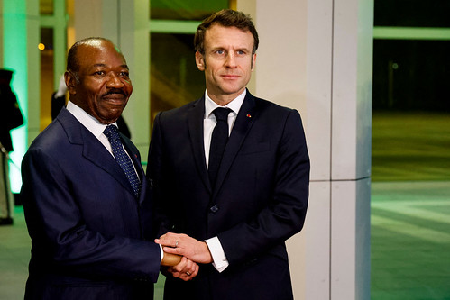 Emmanuel Macron fait le tour de l’Afrique de l’Ouest ; Gap France en redressement judiciaire : le résumé de la semaine